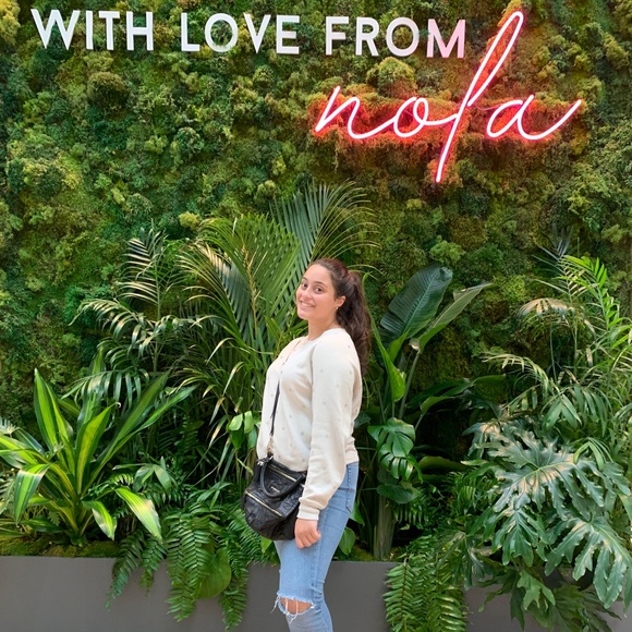 Meet your Posher, Julie - Picture 1 of 1